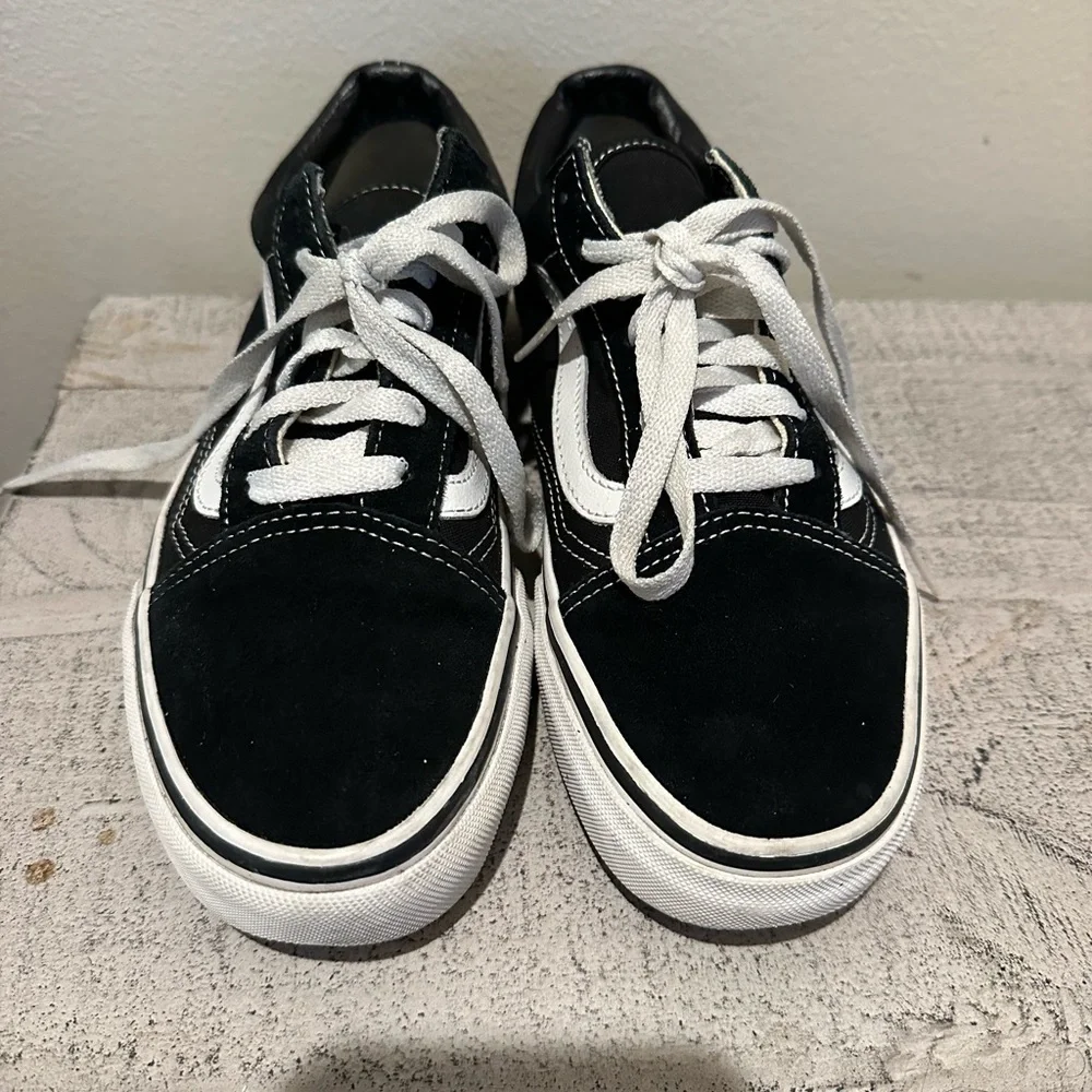 Vans Men's Old Skool Black and White Unisex Sneakers
